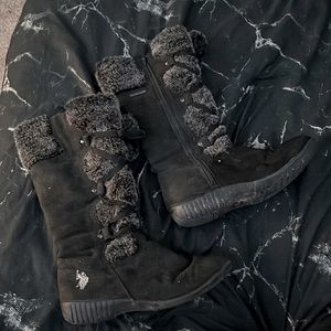 Polo fleece boots, size 8 worn once black and grey